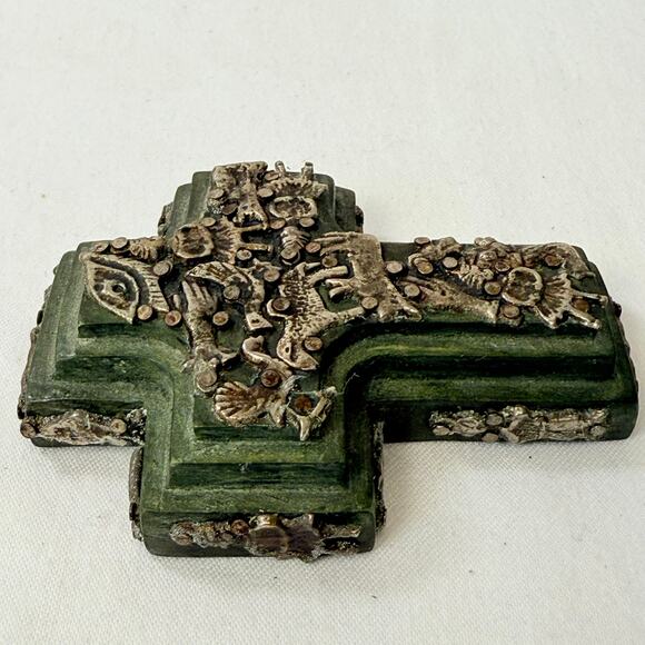 El Miligro Del Arte Small Green Cross With Metal Charms - Picture 2 of 10